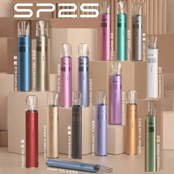 SP2S 鈦色電子煙主機系列情境圖，展示多款電鍍鈦金屬配色與簡約幾何陳列背景。